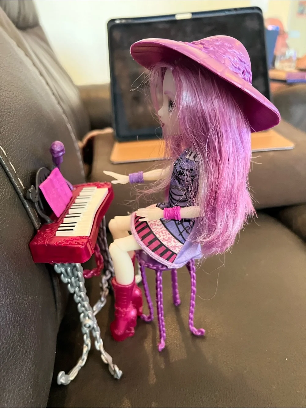 Monster High Music Class Ari Hauntington Doll & Accessory {2016}